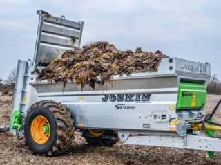 Vernieuwde Joskin meststrooier Joskin Siroko meststrooier